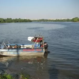 прокат моторной лодки со шкипером в мо  — Москва
