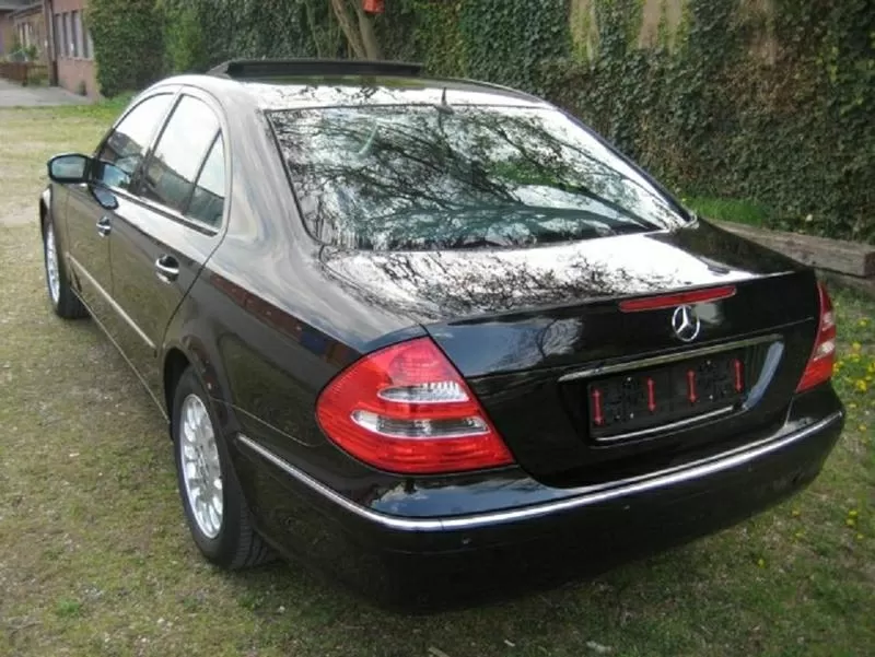 Продам Mercedes E320,  2005 года. 4