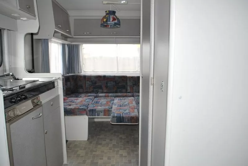 Прицеп кемпинговый дом дача  BEYERLAND SPRINTER 460-CT 4