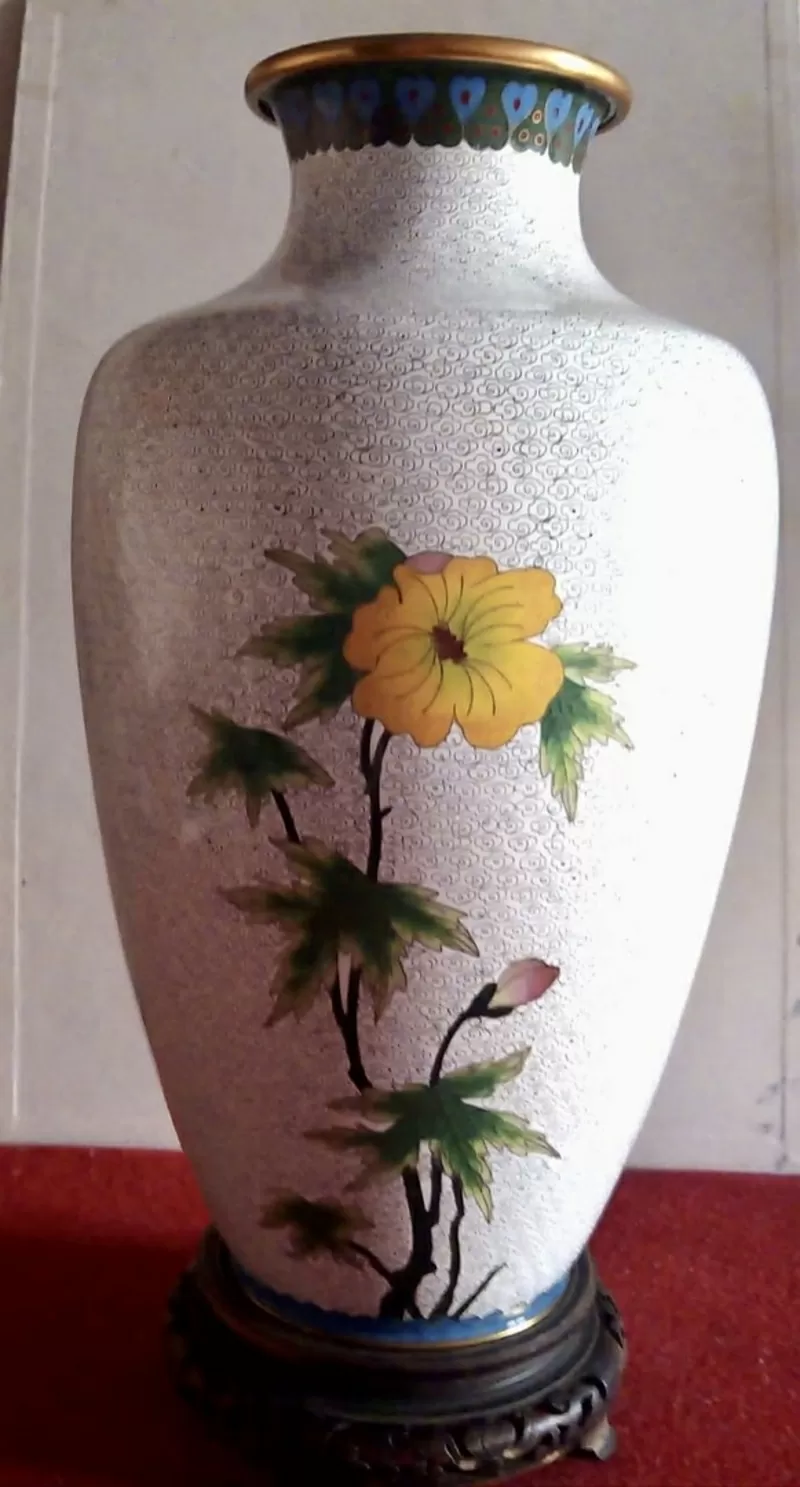 Декоративная высокая ваза 2