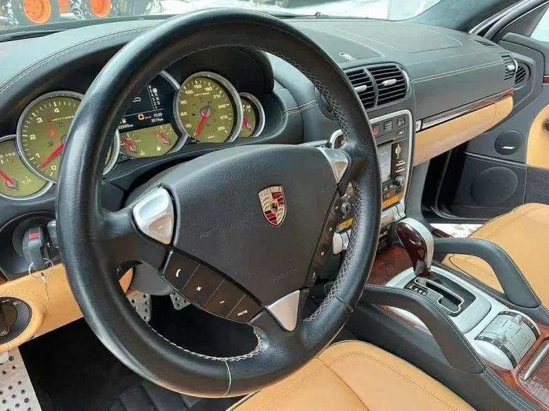 Продаю автомобиль Porsche Cayenne Turbo S 8