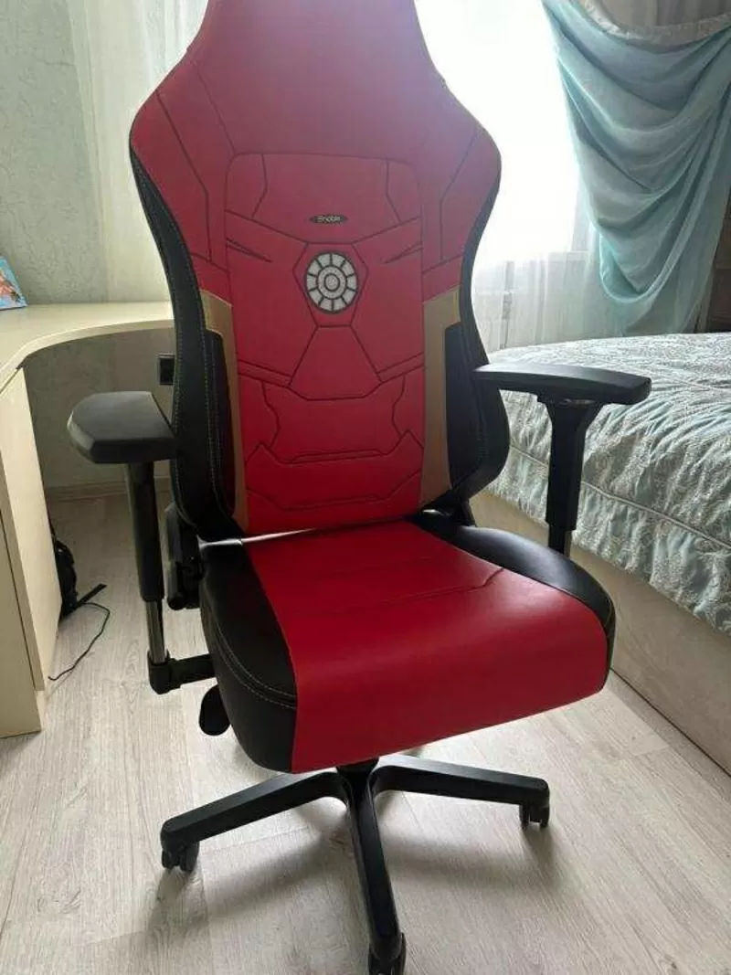 Noblechairs компьютерное кресло в стилистике «Железного человека» MARVEL в идеальном состоянии 2