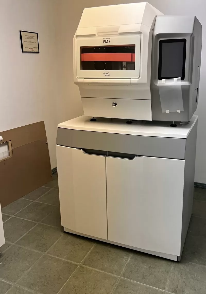 Ivoclar Programill PM7 5-Axis Dental Milling Machine 2