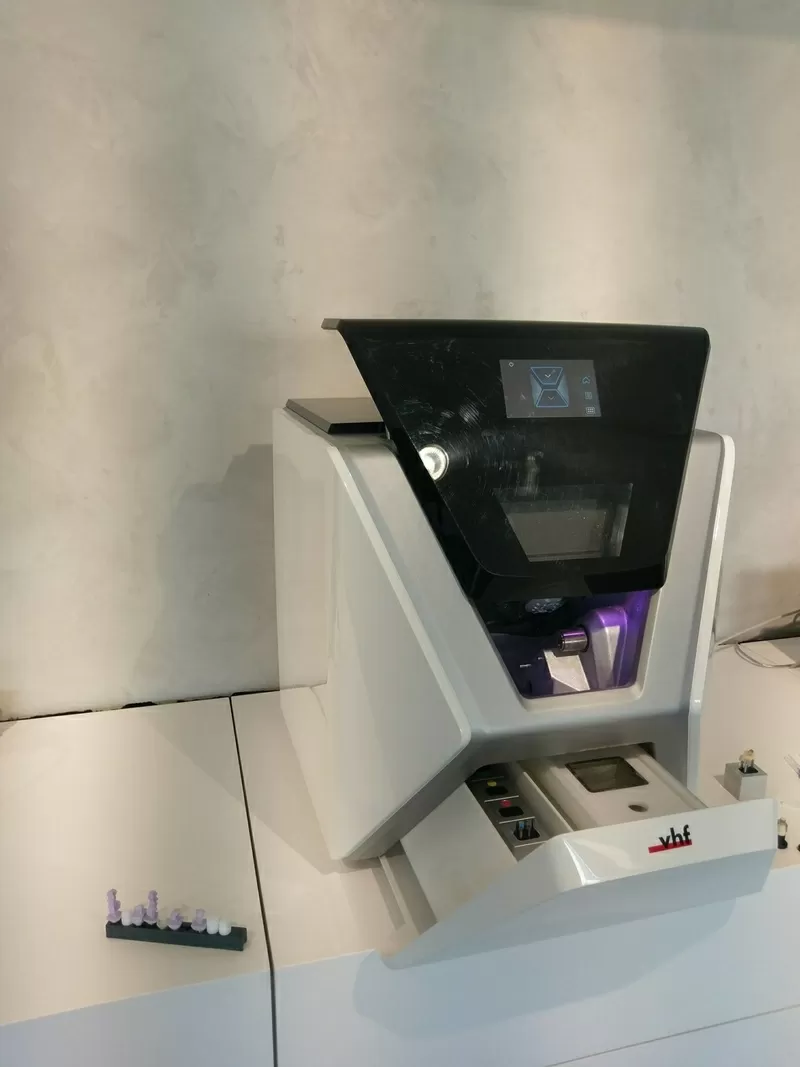 VHF Z4 4-Axis Dental Milling Machine  3