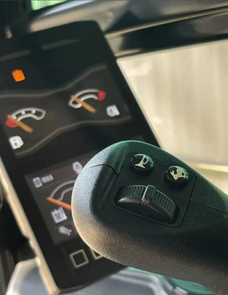 Мини-экскаватор Cat302 2