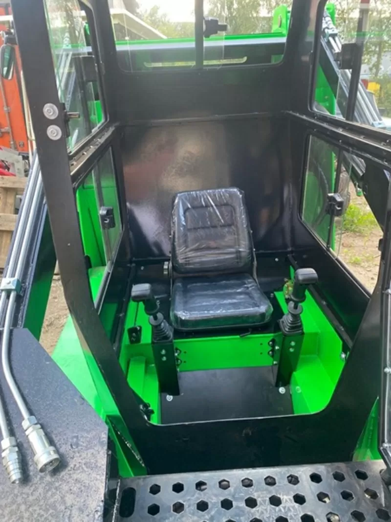 Бортоповоротный мини-погрузчик H 450 3