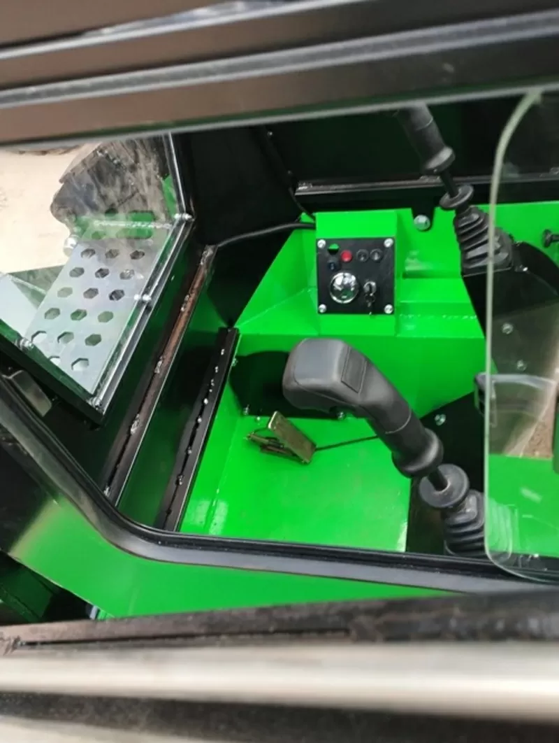 Бортоповоротный мини-погрузчик H 450 6