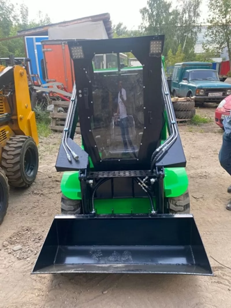 Бортоповоротный мини-погрузчик H 450 8